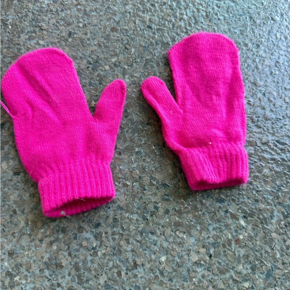 Girls, pink mittens